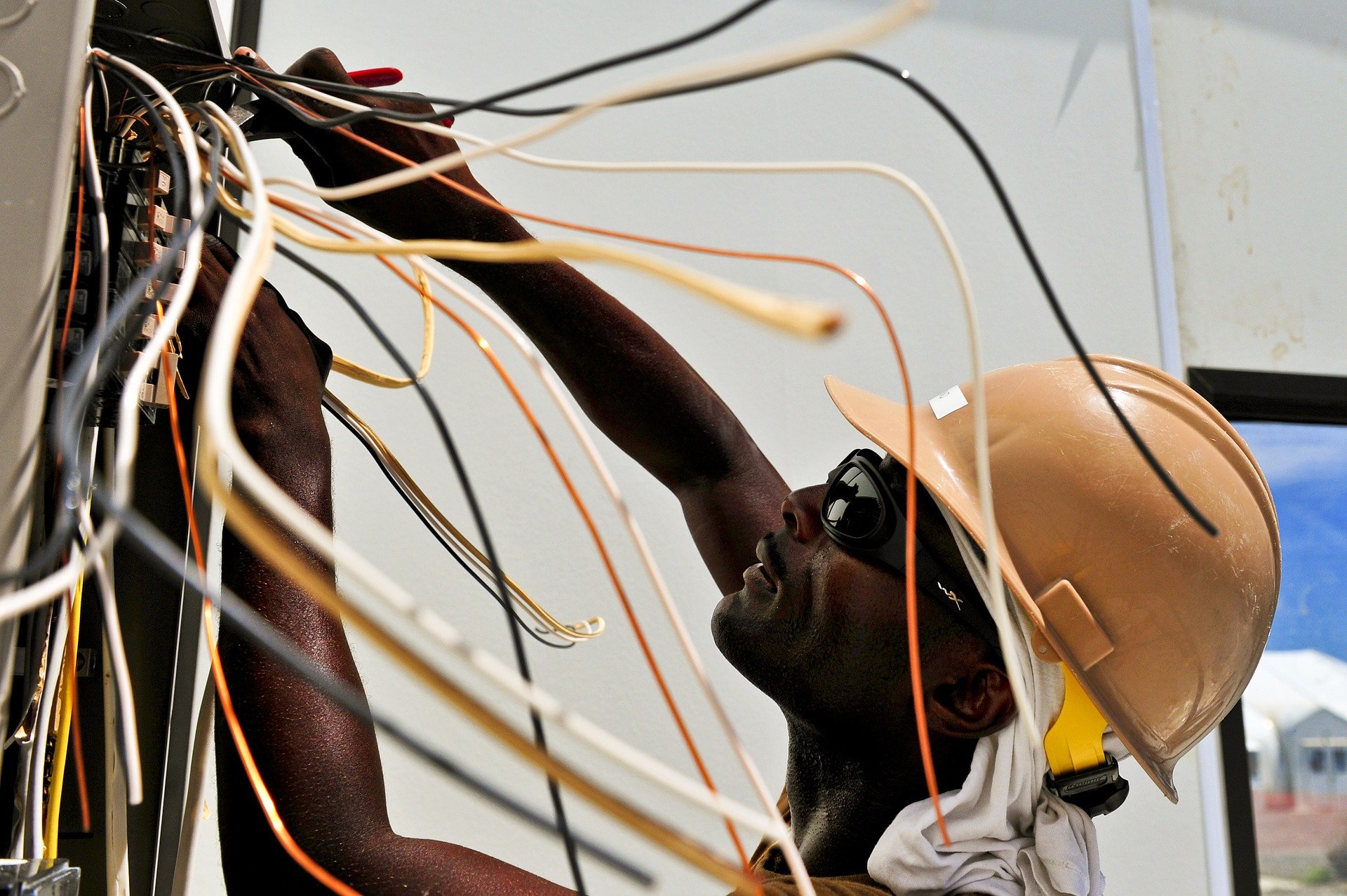 electrician-729240_1920